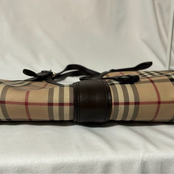 Authentic BURBERRY Shoulder Bag - Picture 3 of 16